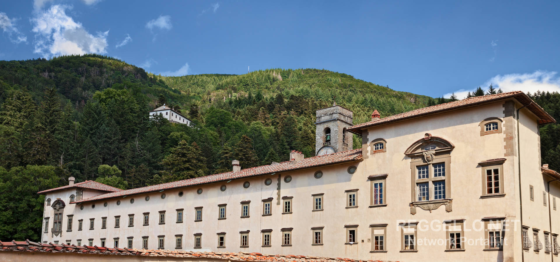 L'Abbazia di Vallombrosa a Reggello, circondata dai boschi del Pratomagno