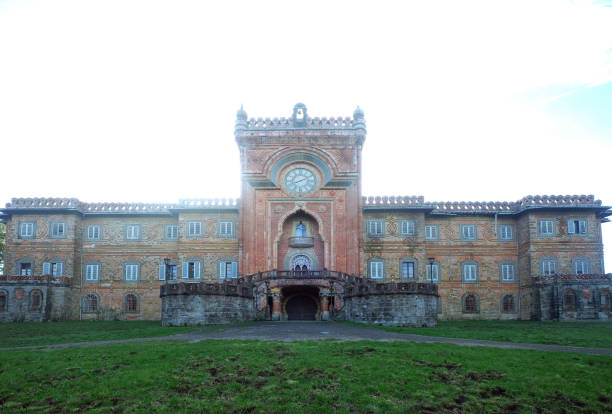 La facciata neomoresca del Castello di Sammezzano a Leccio